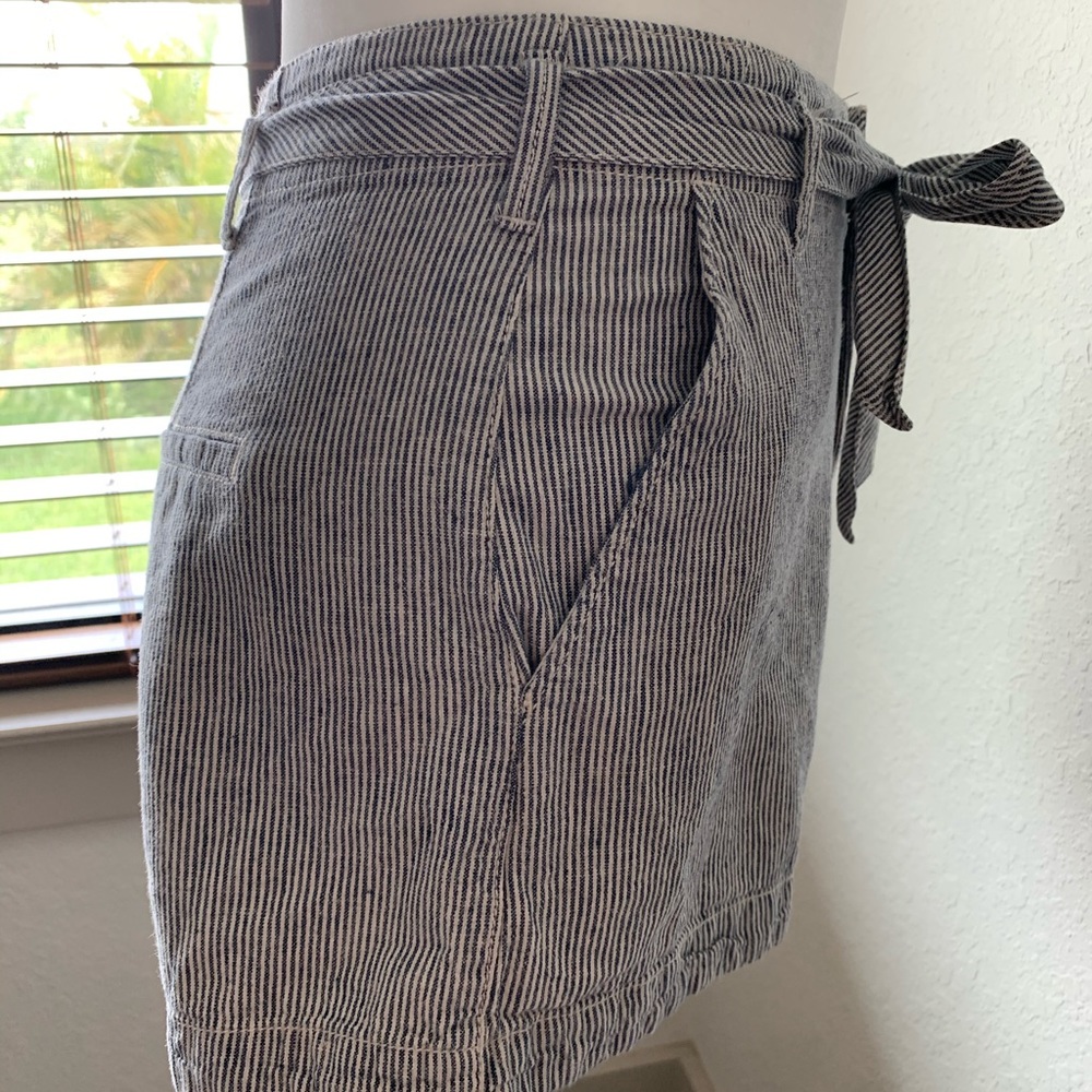 Abercrombie Blue Striped Shorts with Bow - Picture 4 of 5